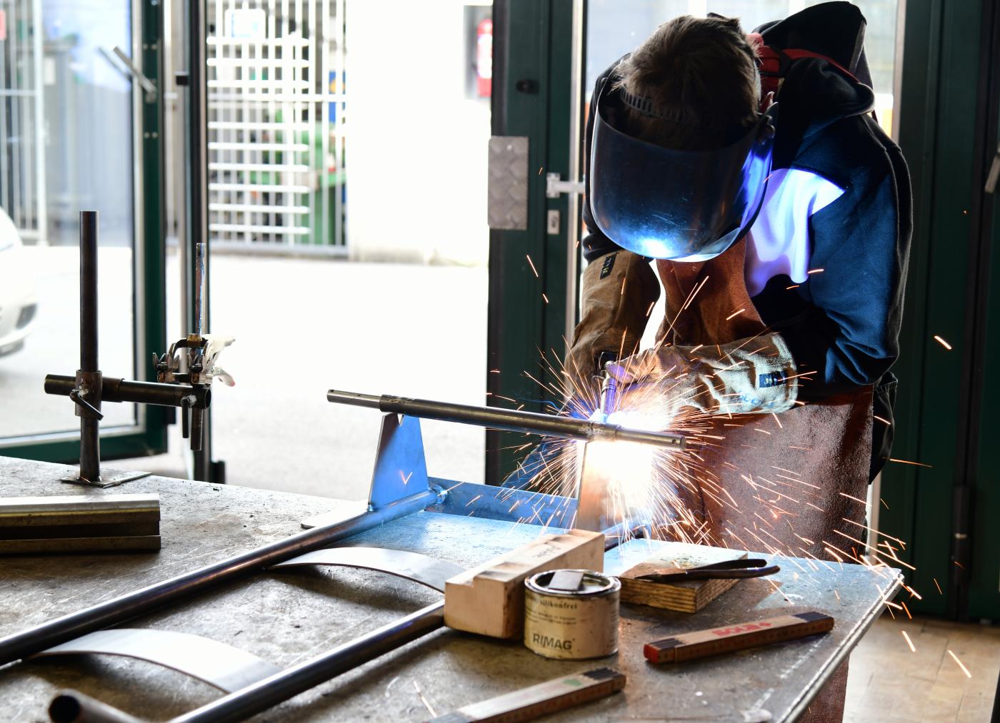 Schüler bei der Praxis Metalltechnik