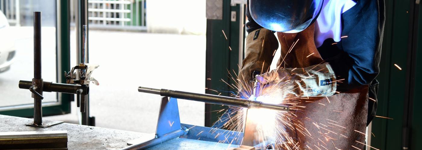 Schüler bei der Praxis Metalltechnik